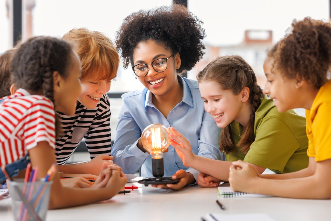 Female teacher making an experience with students